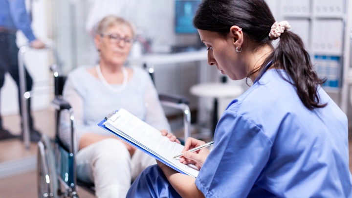 Онколог объяснил, как распознать рак: Запах смерти тоже имеет значение, но это не панацея