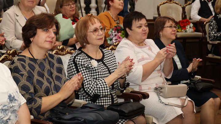 В Новосибирской области наградили лучших сотрудников детских садов