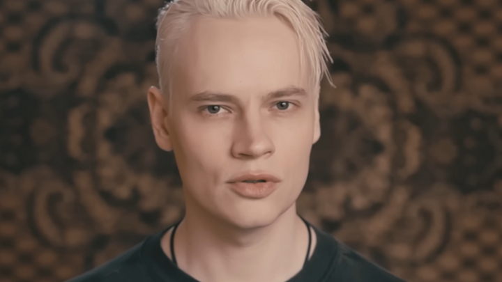 Актёр Иван Охлобыстин обвинил Аллу Пугачёву в том, что она перекрывала дорогу молодым исполнителям