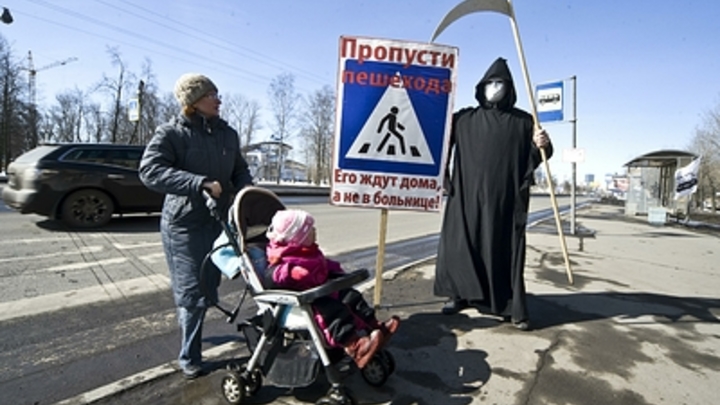 Водитель Форда сбил школьника, переходившего дорогу по зебре на КСК