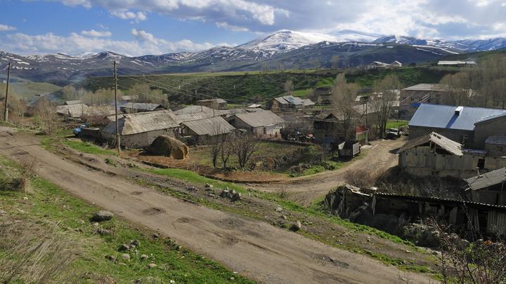 Азербайджанцы установили наблюдательные посты и на альтернативной дороге Капан-Чакатен