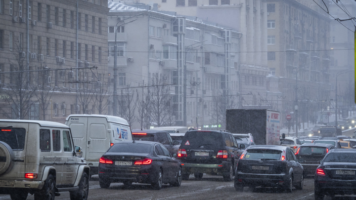 В Петербурге аномальные пробки - автомобилисты ползут по скоростным магистралям