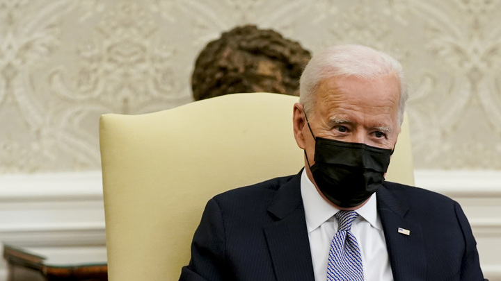 Зачем Байден звонил Путину? Кремль раскрыл детали в пяти абзацах