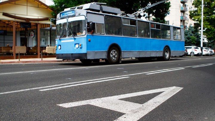 На трех улицах Краснодара появятся выделенные полосы для движения общественного транспорта