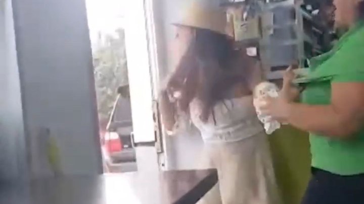 В Приморье сотрудница АЗС напала на семейную пару за претензии к качеству бензина