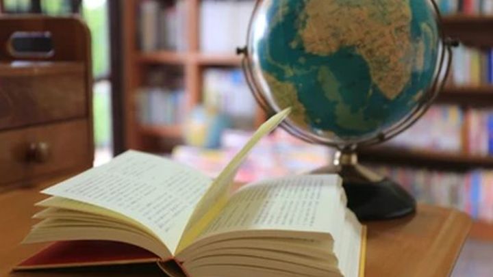 Классика не увядает: Почему не надо было дарить цветы на День учителя