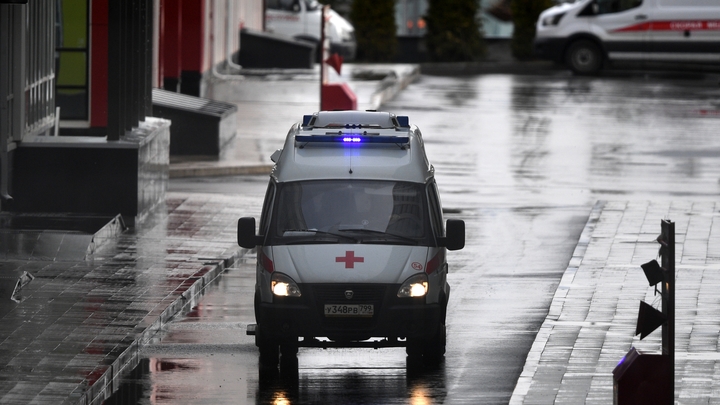 Подмосковные врачи после вспышки COVID-19 в больнице пожаловались в ФСБ. В Минздраве лишь констатировали число заражённых