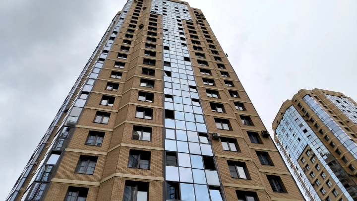 Трагедия в хабаровской администрации: Чиновник выпал из окна перед совещанием с губернатором