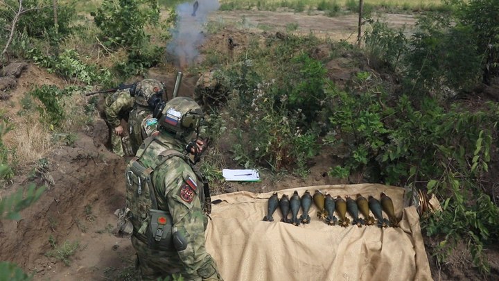 Творческие снаряды. Анимэ вам в окоп!. Артиллерийские боеприпасы с разными надписями и картинками прилетают по украинским позициям