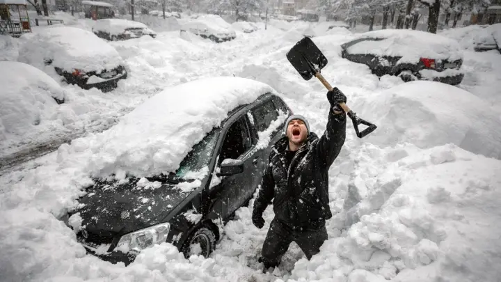 «Морозное затишье перед бурей»: Синоптик рассказал, чего ждать автомобилистам России в ближайшие дни