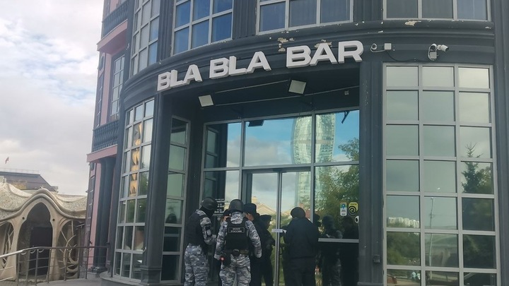 Судебные приставы рассказали, за что закрыли популярный бар в центре Екатеринбурга