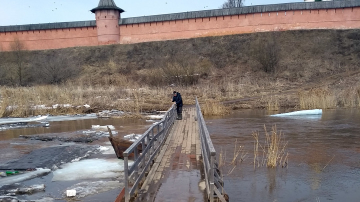 Суздальский многострадальный мост снова побывал под водой