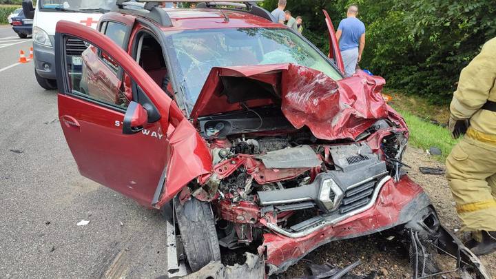 В лобовом ДТП в Динском районе пострадали трое детей