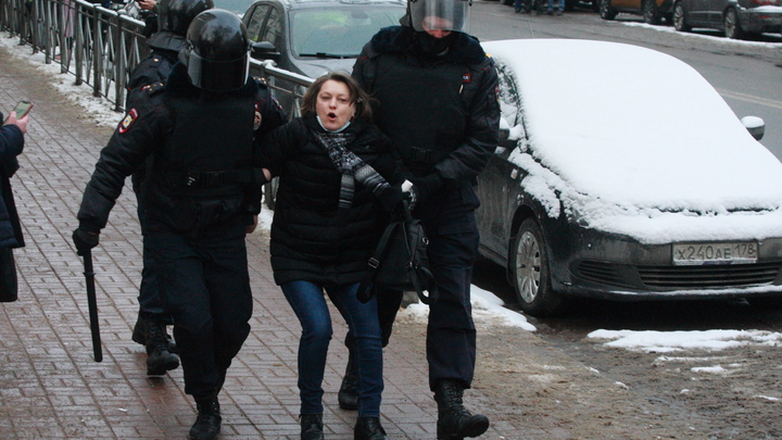 За день суды Санкт-Петербурга арестовали 109 участников протестного митинга