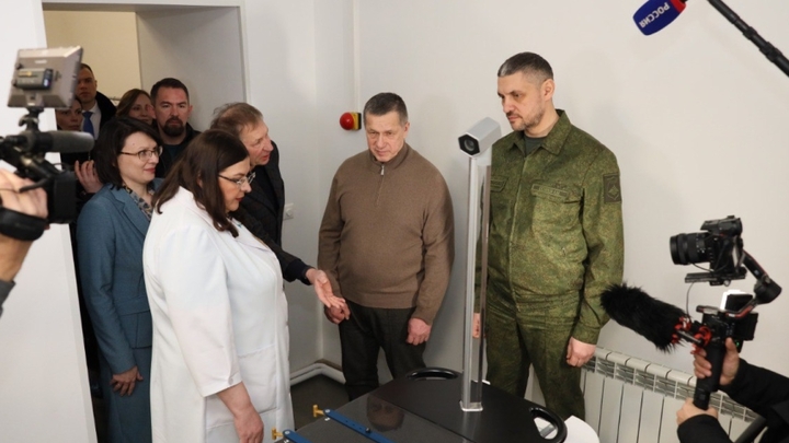Полпред Трутнев осмотрел линейный ускоритель отделения лучевой терапии онкодиспансера Читы
