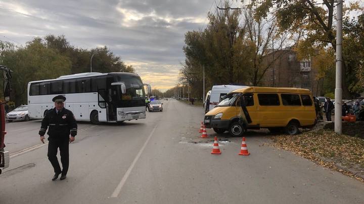 В Волгодонске столкнулись рейсовый автобус и маршрутка