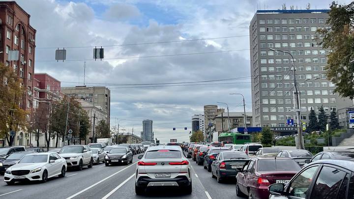 Власти Челябинска пообещали ликвидировать пробки на проспекте Ленина