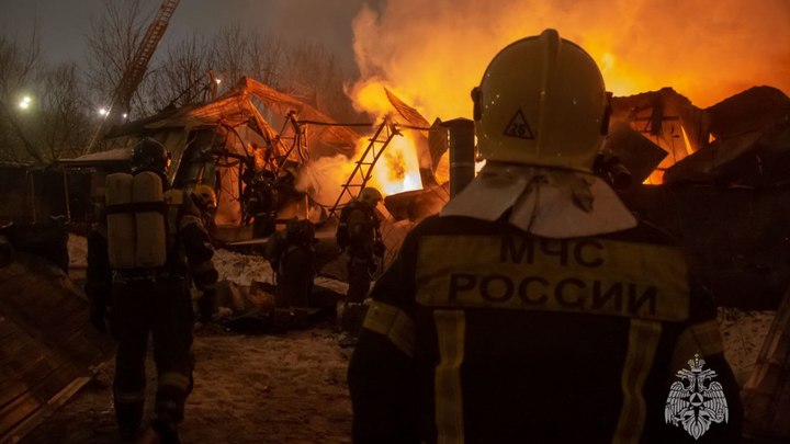 В Петербурге пожар по проспекту Александровской Фермы превратился в эпичное видео