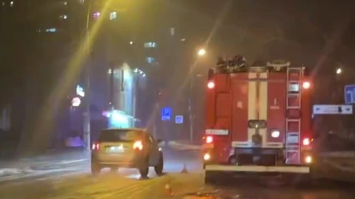 Легковушка Mitsubishi врезалась в пожарную машину в Чите