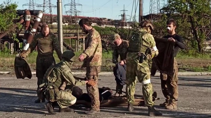За сутки сдались в плен еще 785 украинских военных, блокированных на Азовстали