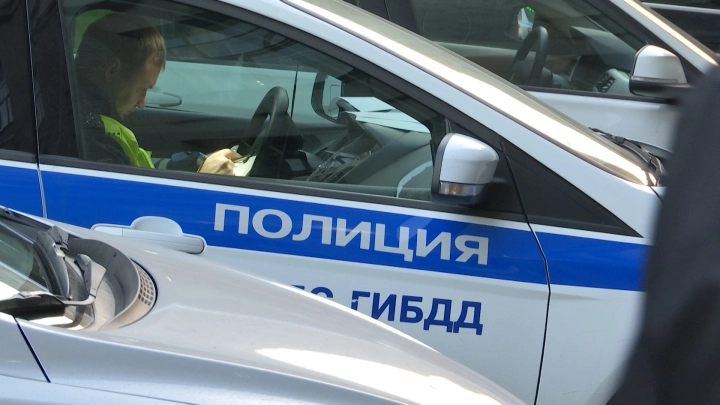 Протащила полицейского на своём автомобиле: В Пермском крае пьяная женщина-водитель пыталась скрыться от сотрудников ДПС