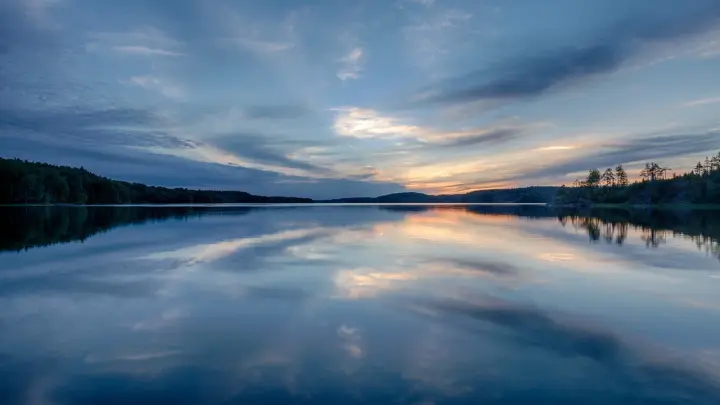 Успел крикнуть: Помогите! и начал тонуть: Сильное течение подхватило подростка. Парня чудом спасли