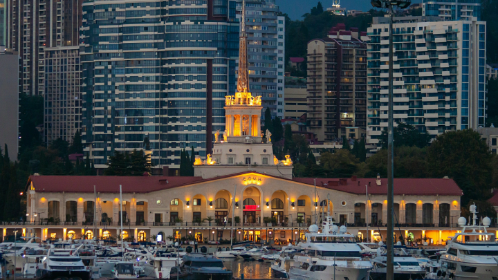 Отдых для избранных: в Сириусе пляжный лежак обойдётся туристам в 11 тысяч рублей