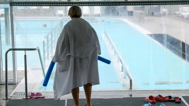 Отец решил показать маленькой дочке как правильно нырять и погиб