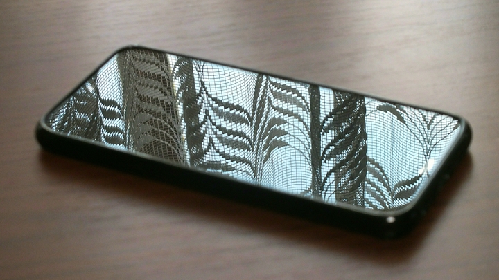 За нами следят: эксперт рассказал, как понять, что в телефоне завелась программа-шпион