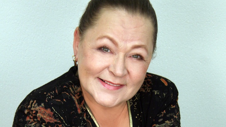 SHOT: Звезде фильма Москва слезам не верит Рязановой понадобилась срочная помощь медиков