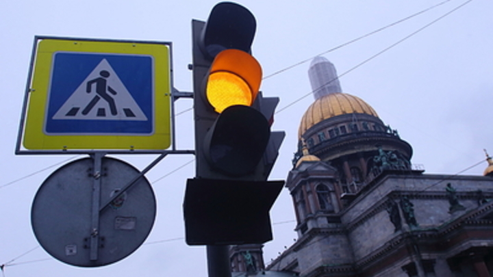 Нерабочие светофоры стали причиной крупного затора в самом центре Екатеринбурга