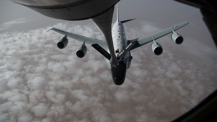 Донбассу готовят свою Бурю в пустыне? К границам России стянули стратегические щупальца США