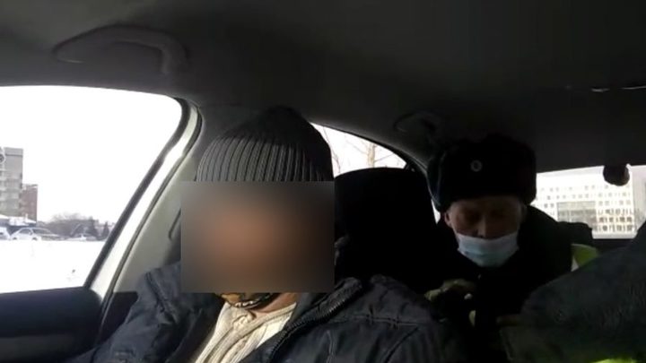 В Кемерове пьяный таксист ездил на заказы к пассажирам