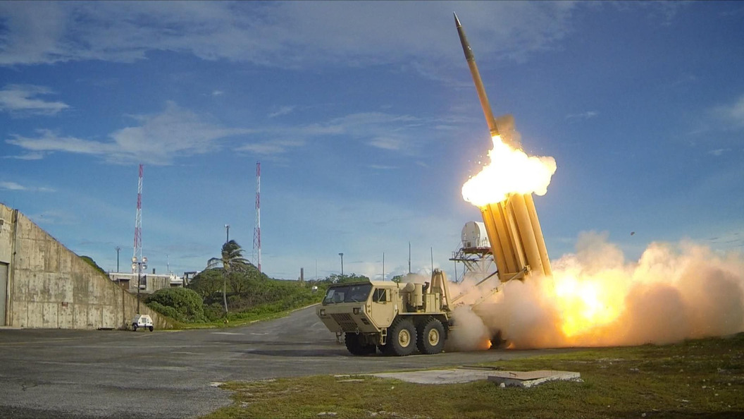 Американские военные перехватили системой THAAD ракету на Аляске Американские военные перехватили системой THAAD ракету на Аляске