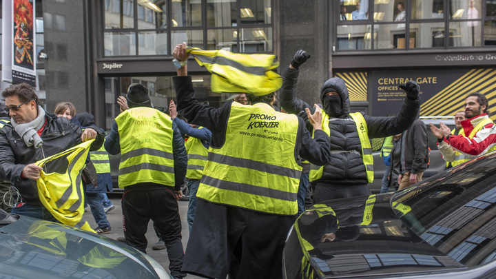 Франция ищет российский след в протестах желтых жилетов в Париже