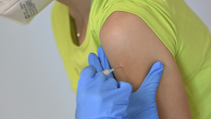 Элиту прививают секретной вакциной: Украинцам спели про катастрофу в России