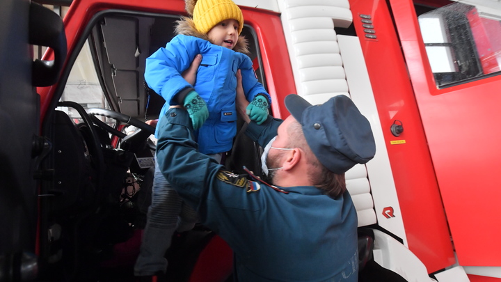 В Краснодаре из-за ночного пожара в многоэтажном доме эвакуировали 10 человек