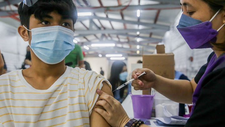 Вирус-загадка. Какие опасности несёт России омикрон