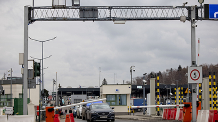 Страны Балтии и Польша вводят запрет на въезд русских с визами других стран ЕС