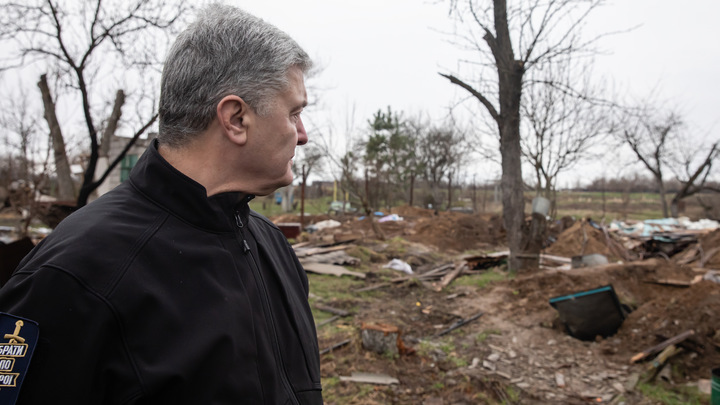 Выпустили с третьей попытки: Порошенко удалось покинуть Украину - источник