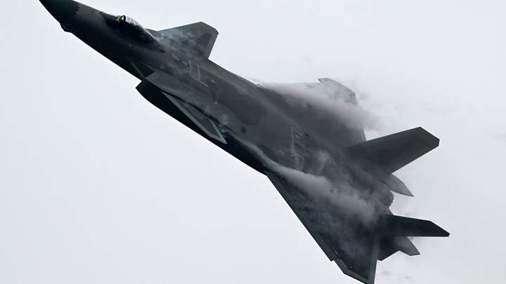 Генерал-лейтенант назвал условие, при котором аэродромы НАТО станут законной целью России