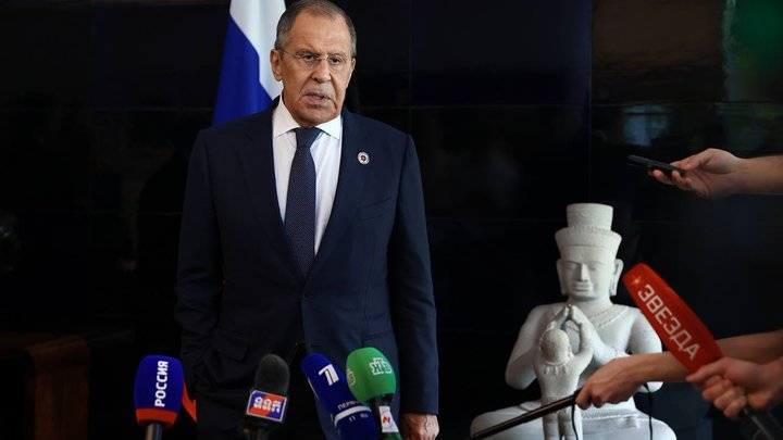 Лавров: То, что происходит на Украине, — это гибридная война, развязанная и готовившаяся Западом год