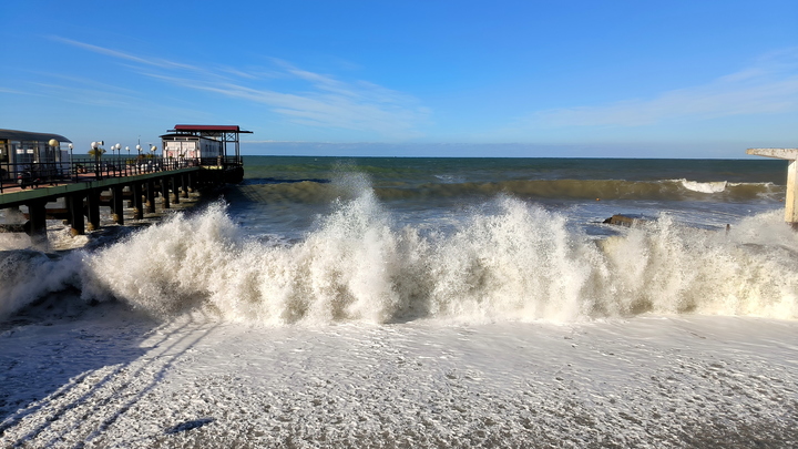 Впервые за 10 лет: На Крым обрушился сильнейший шторм