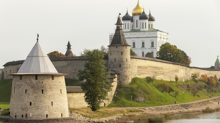 Псковские власти помогут высланным из Латвии соотечественникам