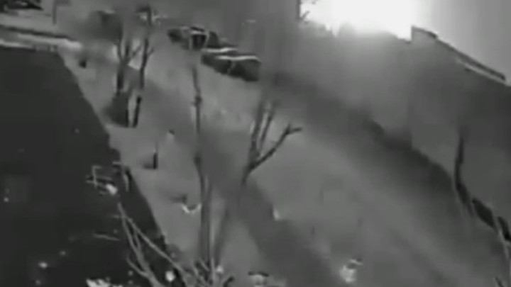 Удар дронов по казарме в Чечне: что известно об атаке, видео прилета