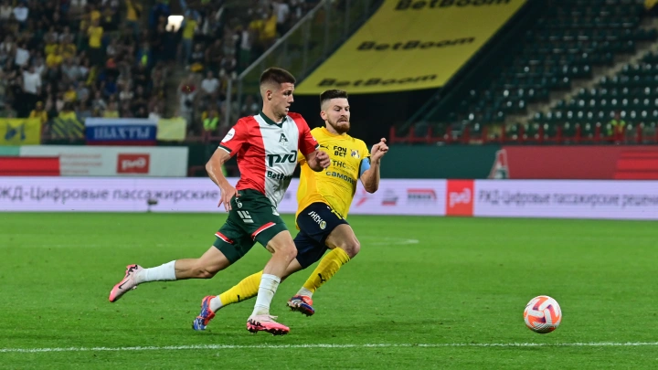 Немного могу наступать на ногу: состояние футболиста Глебова после серьёзного столкновения во время матча