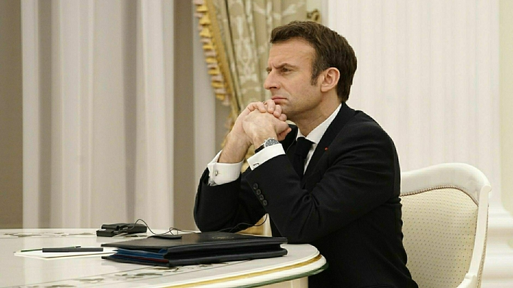 Макрон готов проиграть выборы, лишь бы ввести против России новые санкции