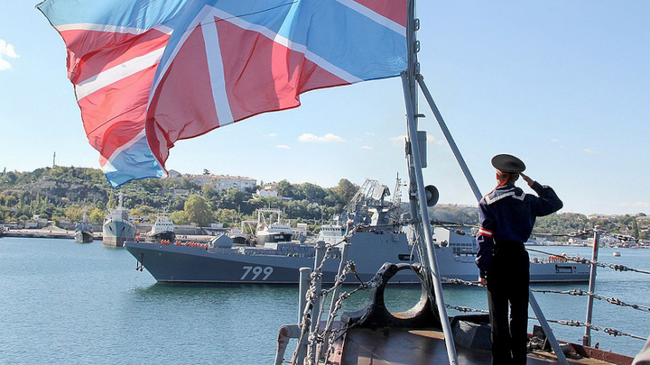 Пистолет у виска вероятного противника: Военные дали ответ либералам о присоединении Крыма