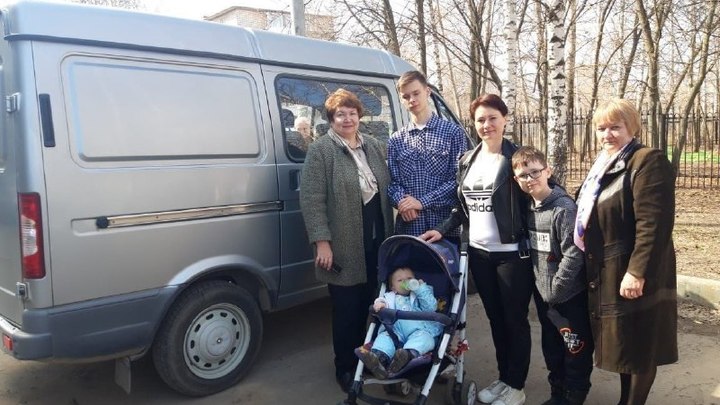 Жители Донбасса покидают пункт временного размещения в Дзержинске