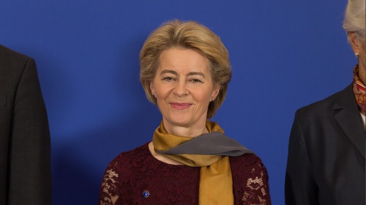 Вотум недоверия от простых европейцев: Урсула фон дер Ляйен взбесила народы ЕС